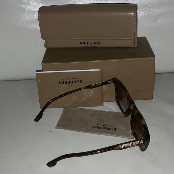 Burberry Camron unisex tortoise sunglasses. 51[]19 150 2N. Shelf display. NWT. - Picture 9 of 9